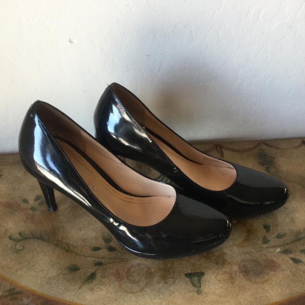 Cole Haan Chelsea Patent Leather Pumps, Size US 37